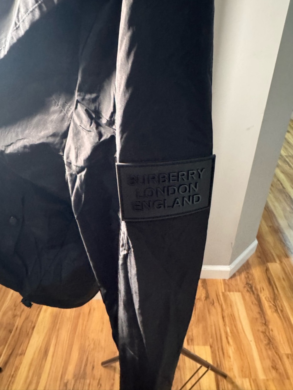 Burberry Black Lightweight Hooded Jacket with Signature Check Lining small used - Picture 2 of 3